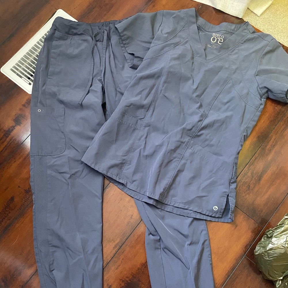 Barco One grey scrub set